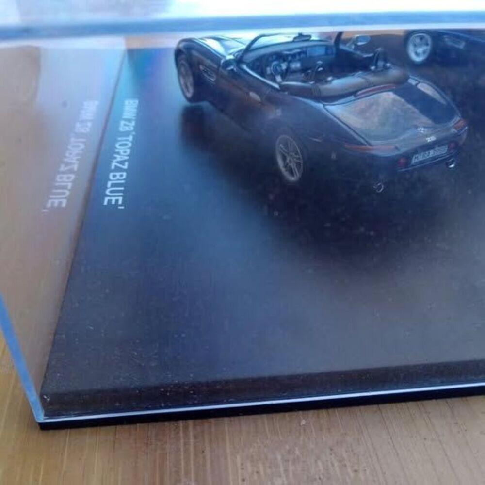 Revell Metal Premium 1/43 scale diecast model of a BMW Z8 in Topaz Blue. - Picture 4 of 4